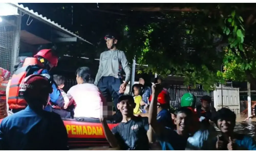 Banjir Ciracas Dipicu Air Kiriman dari Depok, Puluhan Warga Dievakuasi