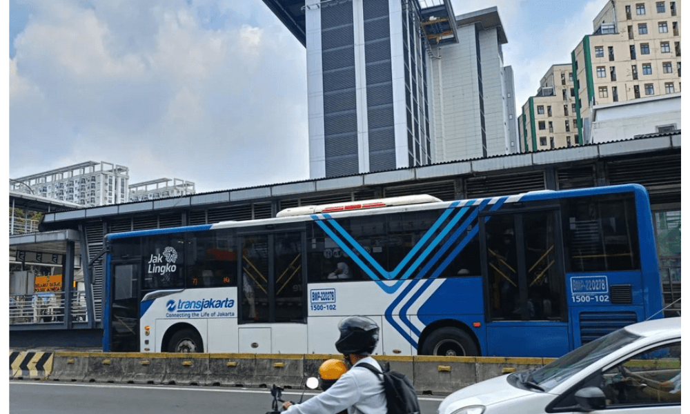 Warga Jabodetabek Serbu Transjakarta untuk Wisata Lebaran, Ragunan dan Monas Jadi Favorit