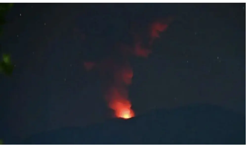 Gunung Ibu di Halmahera Barat Erupsi, Kolom Abu Capai 600 Meter