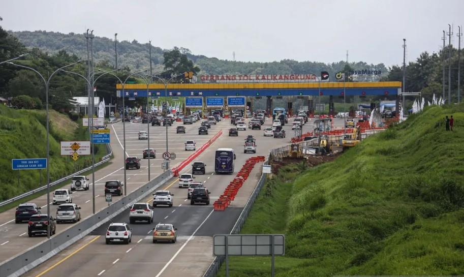 Korlantas Polri Hentikan One Way Nasional Arus Balik, Lalu Lintas Tol Trans Jawa Kembali Normal