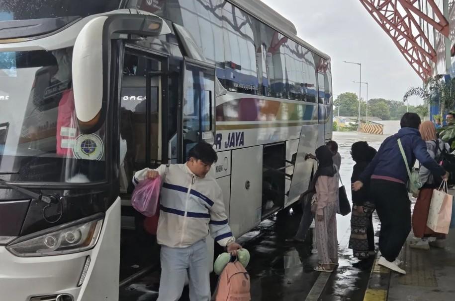 Arus Balik Menguat, Ribuan Pemilir Padati Terminal Pulo Gebang hingga Siang Hari