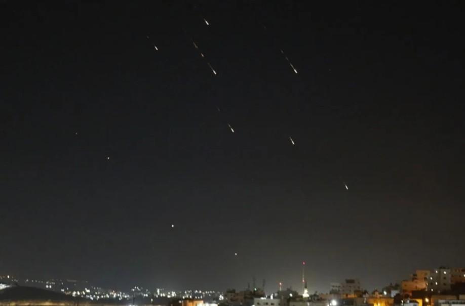 Serangan Rudal Iran Kembali Hantam Israel, Wilayah Tengah hingga Yerusalem Terdampak