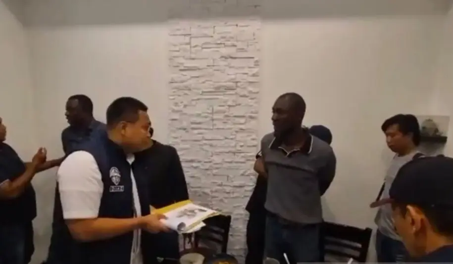 Polisi Tangkap Dua WN Liberia Pelaku Penipuan Modus Dolar Hitam di Apartemen Jakarta Barat