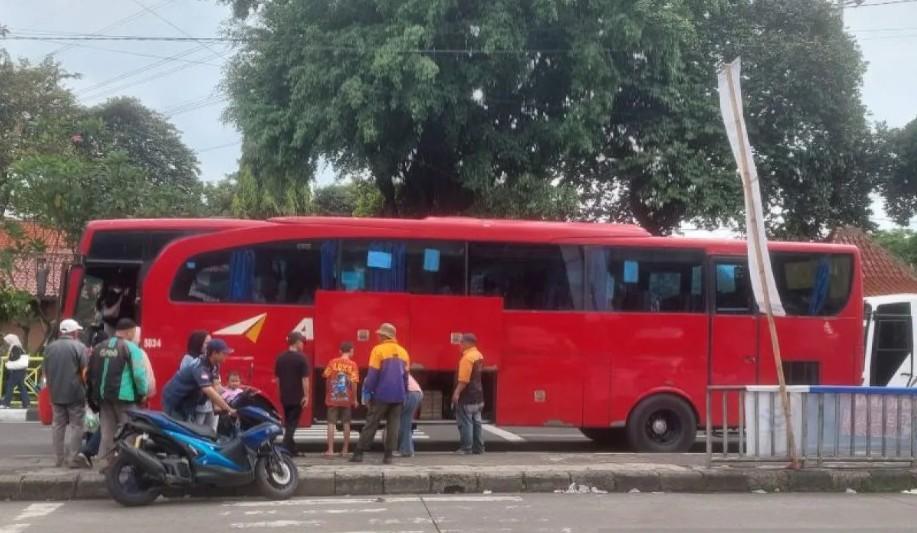 Ribuan Pemudik Tiba di Terminal Kampung Rambutan pada H+6 Lebaran, Arus Balik Masih Berlangsung