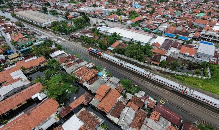 KAI Siap Inventarisasi Bantaran Rel Usai Instruksi Presiden Prabowo, Penataan Dimulai dari Pasar Senen