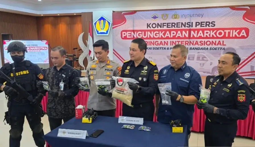 WNA Asal Tiongkok Ditangkap di Bandara Soekarno-Hatta karena Selundupkan Hampir 2 Kg MDMA, Polisi Buru Pengendali