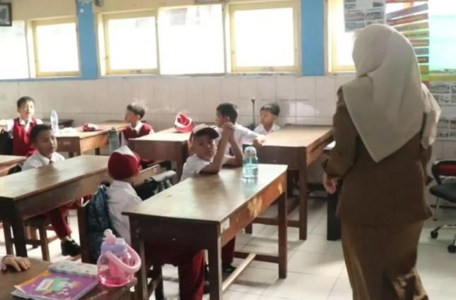Hari Pertama Sekolah Usai Lebaran, Siswa di Jakarta Timur Belum Terima Program MBG