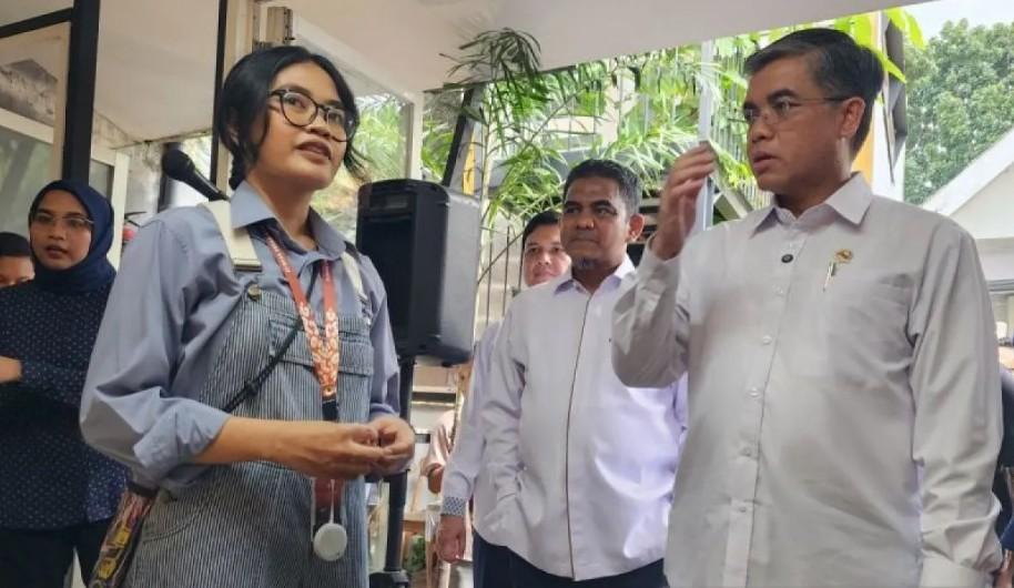 Menteri Ketenagakerjaan Yassierli Tinjau Program Pemagangan Nasional Berbasis Industri Kreatif di Semarang