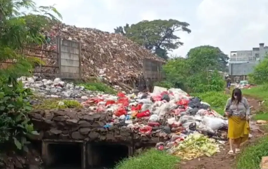 Tembok TPS Pasar Induk Kramat Jati Roboh, Sampah Menggunung Ancam Picu Banjir dan Pencemaran Lingkungan