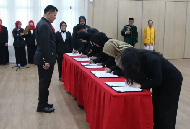 Kemenkum Kepri Ambil Sumpah Tiga Anak Berkewarganegaraan Ganda Resmi Menjadi WNI