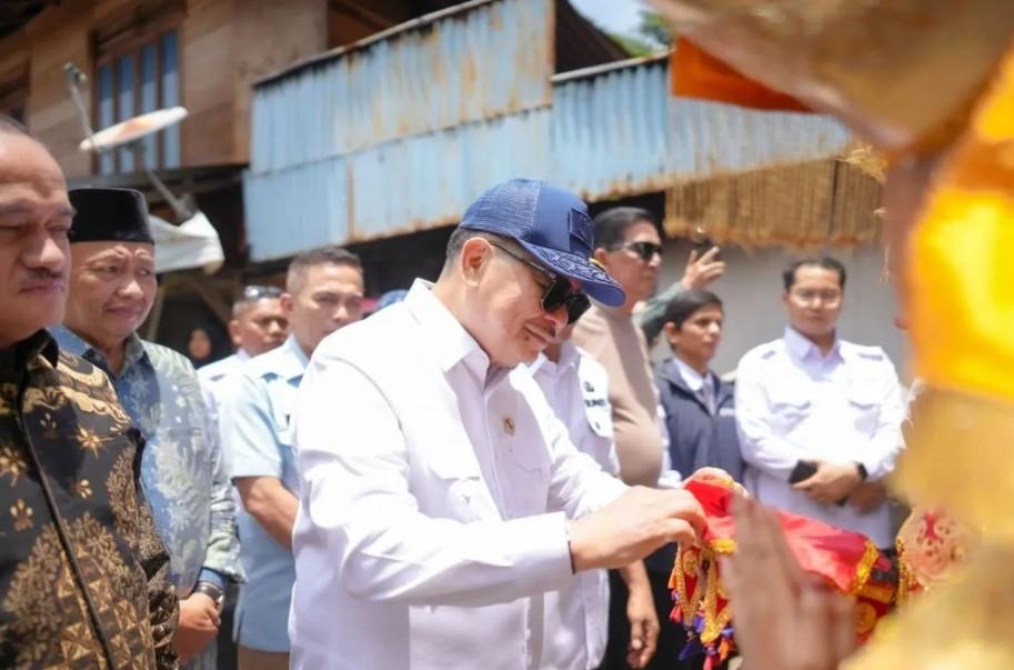Pemkab Solok Terima Bantuan Jembatan Gantung dari PERADI untuk Perkuat Konektivitas Wilayah
