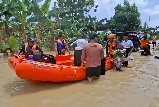 BNPB Laporkan 2.839 Warga Mengungsi Akibat Banjir Demak yang Dipicu Tanggul Jebol
