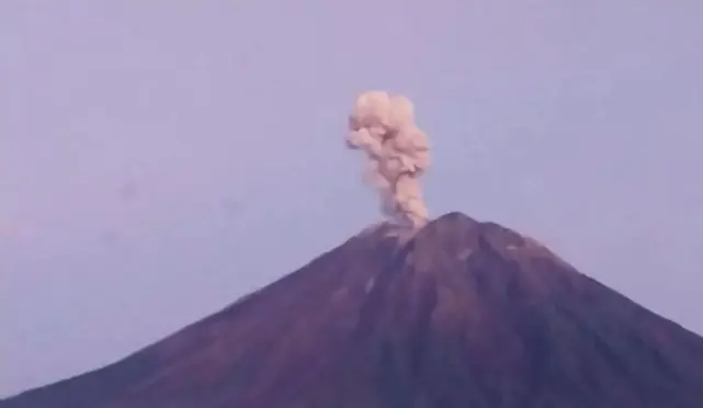Gunung Semeru Erupsi Sembilan Kali, Letusan Capai 1.000 Meter di Atas Puncak