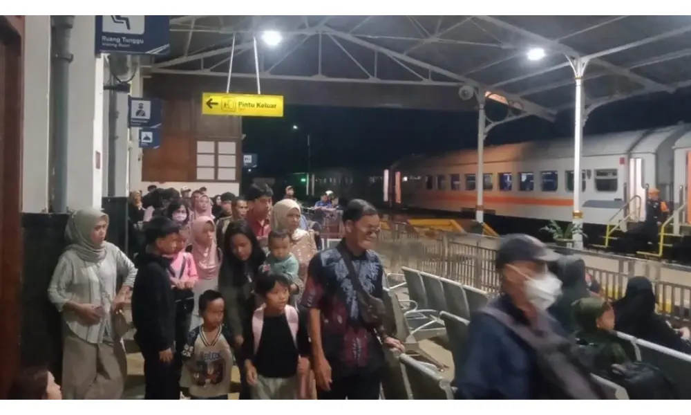 KA Siliwangi Dihentikan Sementara Akibat Banjir di Jalur Cianjur–Cibeber