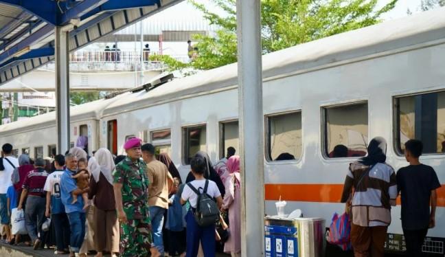 Jumlah Penumpang Kereta Api di Sumbar Naik 11 Persen Selama Lebaran 2026