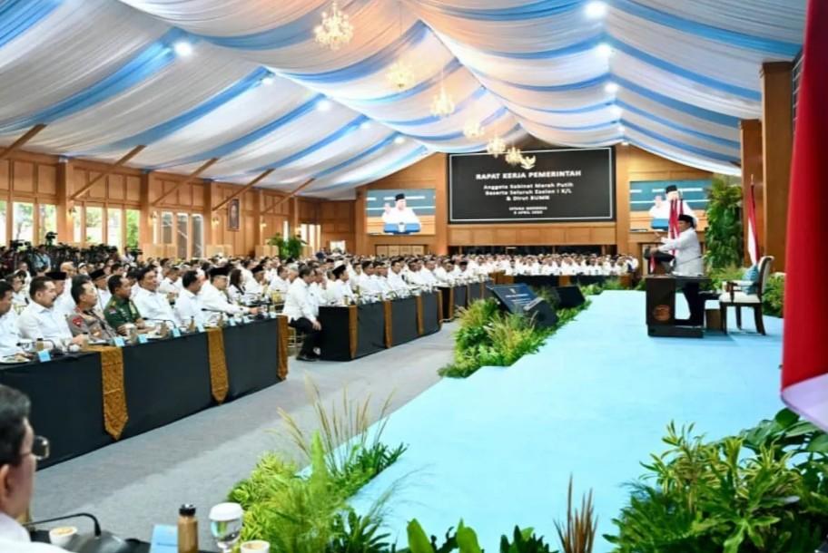 Presiden Prabowo Tegaskan 70 Persen Energi Asia Timur Melintasi Laut Indonesia dalam Rapat Kabinet