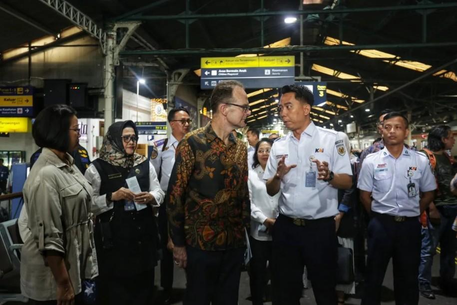 Duta Besar Inggris Apresiasi Inovasi Ramah Lingkungan KAI Daop 6 Yogyakarta dan Perkuat Kolaborasi Aksi Iklim