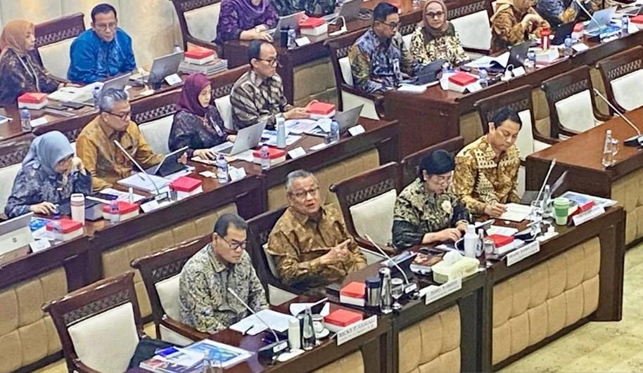 Gubernur BI Perry Warjiyo Sebut Ruang Penurunan Suku Bunga Kian Sempit Akibat Gejolak Global