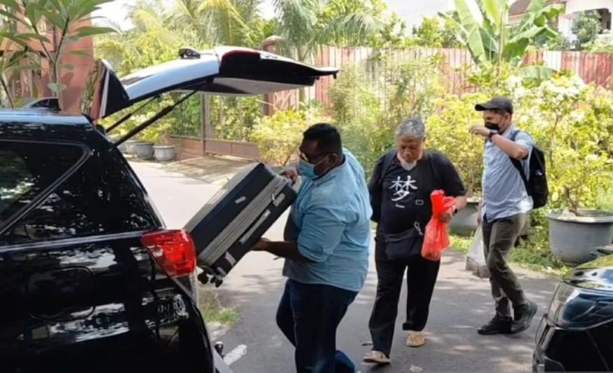 Penggeledahan Rumah Dirut PDAM Madiun, KPK Sita Dua Koper Dokumen Terkait Kasus Korupsi Pemkot