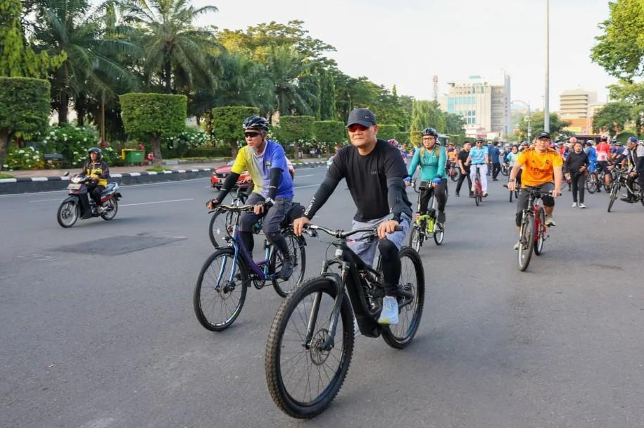 Gubernur Ahmad Luthfi Pimpin Bike to Work Keliling Semarang, Dorong Budaya Hemat Energi ASN