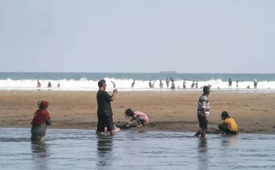 Petugas Retribusi Pantai Baron Dimutasi Usai Keluhan Wisatawan, Pemkab Gunungkidul Tegaskan Komitmen Transparansi