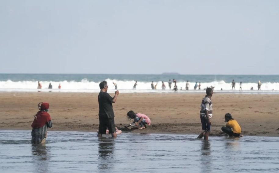 Petugas Retribusi Pantai Baron Dimutasi Usai Keluhan Wisatawan, Pemkab Gunungkidul Tegaskan Komitmen Transparansi