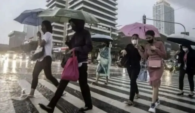 BMKG Prediksi Hujan Ringan Guyur Jakarta Sejak Siang Hingga Sore Hari