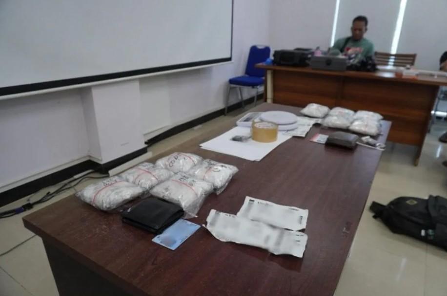 Petugas Gagalkan Penyelundupan 4 Kilogram Sabu di Bandara Sultan Syarif Kasim II Pekanbaru