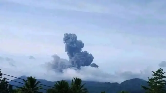 Gunung Dukono Kembali Erupsi, Semburkan Abu Vulkanik Setinggi 1.200 Meter di Halmahera Utara
