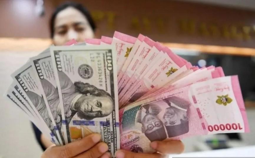 Rupiah Melemah Tipis ke Rp17.104 per Dolar AS, Tertekan Data Inflasi AS dan Sentimen Global