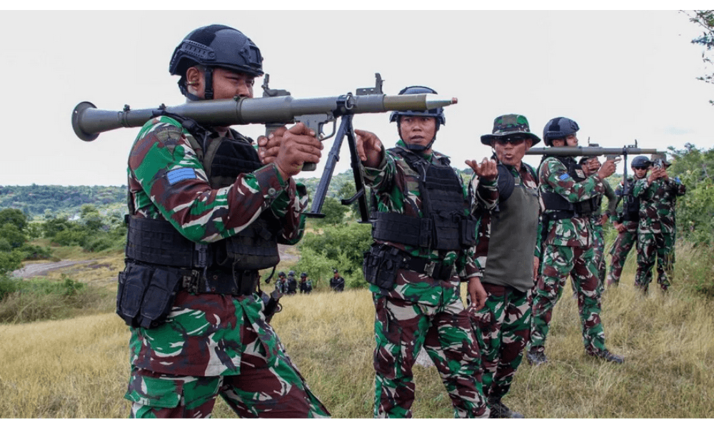 Prajurit Yonif 3 Marinir Uji Ketepatan Senjata Bantuan di Situbondo