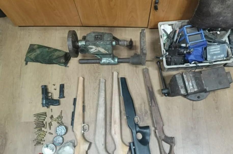 Polri Ungkap Ki Bedil Eks Pekerja Industri Senjata Angin yang Jalankan Bisnis Senjata Api Ilegal Selama 20 Tahun