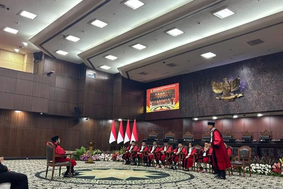 Hakim Baru Liliek Prisbawono Adi Mulai Bersidang di MK Tanpa Perkenalan Resmi dalam Uji Materi KUHP