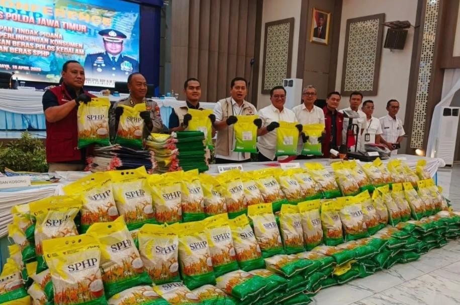Polisi Bongkar Peredaran Beras SPHP Palsu di Probolinggo, Satu Tersangka Diamankan
