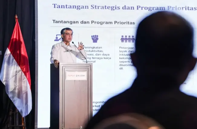 Menaker Yassierli Ajak Pekerja Siap Hadapi Era AI demi Tingkatkan Daya Saing