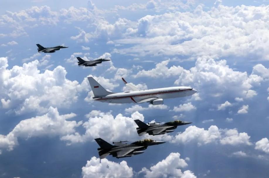 Pemerintah Tegaskan Izin Overflight AS Masih Dikaji dan Belum Berlaku di Ruang Udara Indonesia