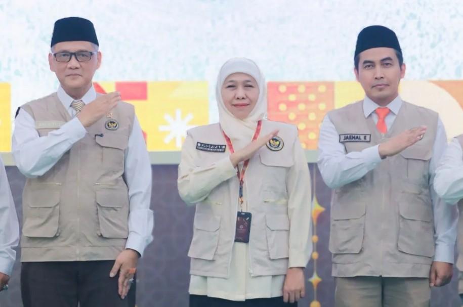 Khofifah Dilantik Jadi Koordinator PPIH Embarkasi Surabaya 2026, Siap Layani 44 Ribu Jamaah Haji