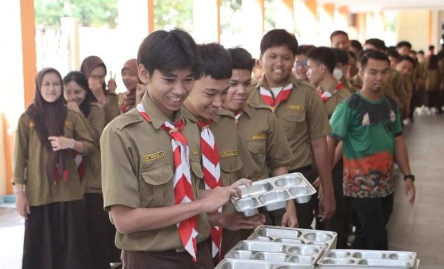 Program Makan Bergizi Gratis dengan Sistem Prasmanan Perdana Digelar di SMA Kemala Bhayangkari 1 Pejaten