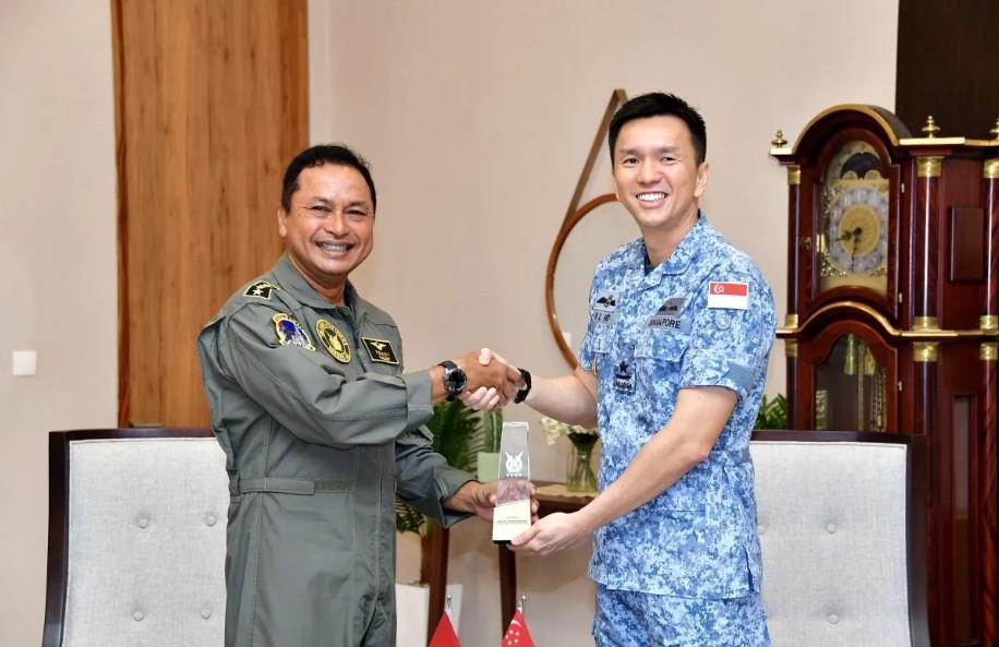Kerja Sama TNI AU dan Angkatan Udara Singapura Diperkuat Lewat Latihan Tempur dan Operasi Kemanusiaan