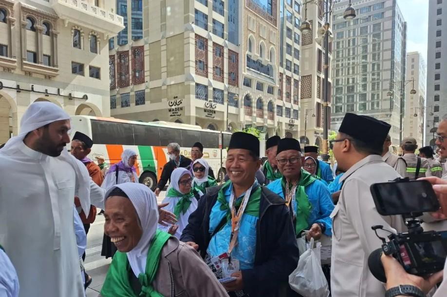 Tiga Kloter Perdana Jamaah Haji Indonesia Tiba di Madinah, Layanan Makkah Route Percepat Proses Kedatangan