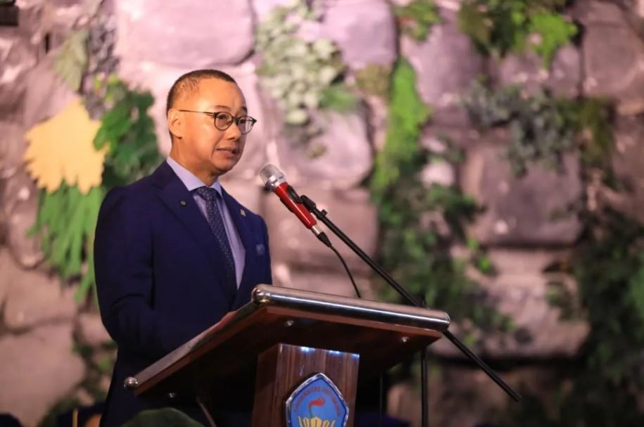 Eddy Soeparno Soroti Pentingnya Penguatan SDM Hadapi Disrupsi Global dalam Orasi Ilmiah di Ambon