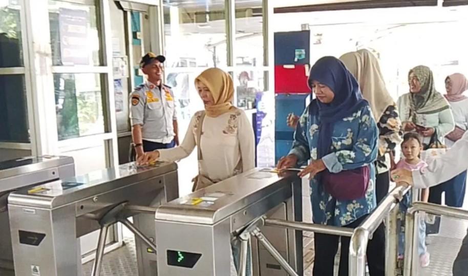 TransJakarta Tarif Rp1 Picu Lonjakan Penumpang di Kampung Rambutan saat Hari Angkutan Nasional 2026