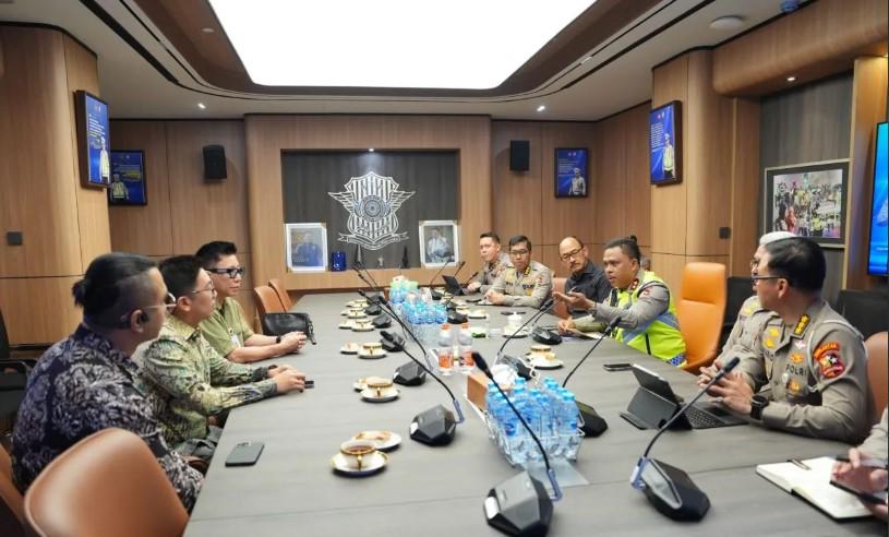 Korlantas Polri Dorong Kolaborasi Keselamatan Lalu Lintas dengan Taksi Green SM di Jakarta