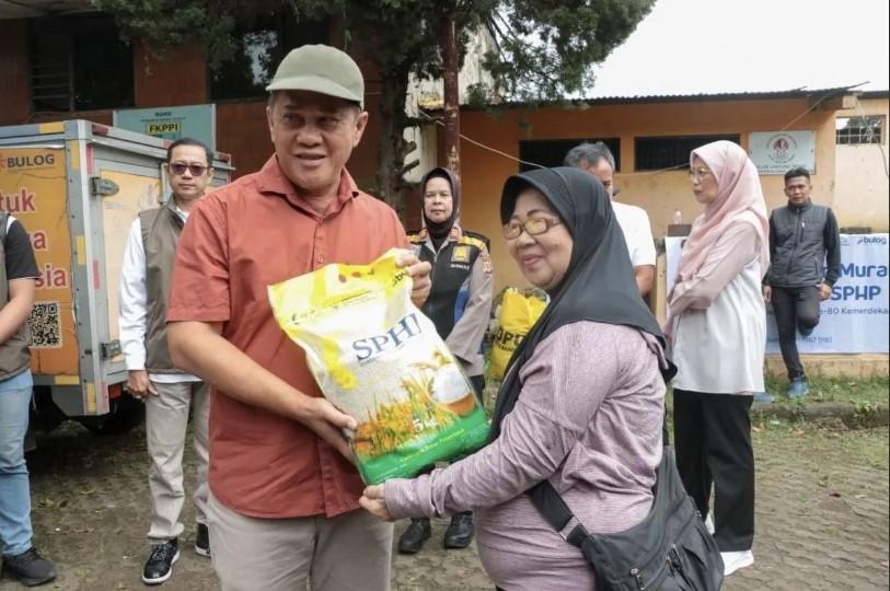 Pemkot Bandung Pastikan Kualitas Beras Bantuan CPP Layak Konsumsi Setelah Pengecekan Ketat