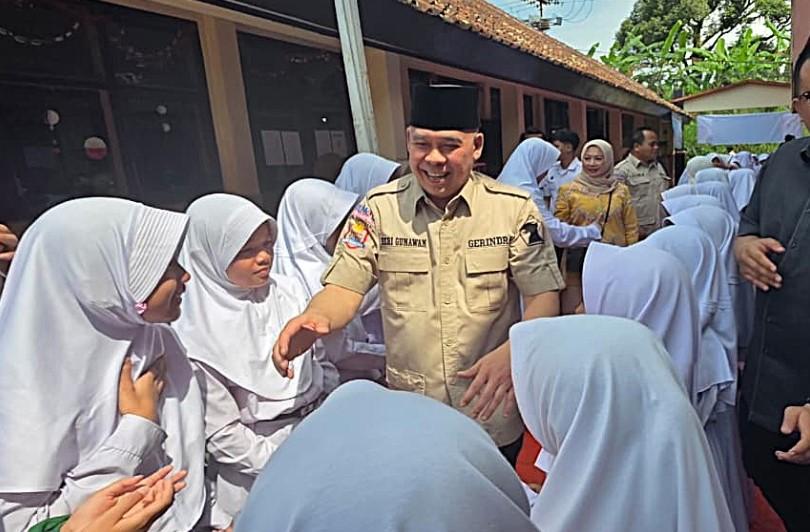 Heri Gunawan Tinjau Program Makan Bergizi Gratis di Sukabumi untuk Pastikan Transparansi Pelaksanaan