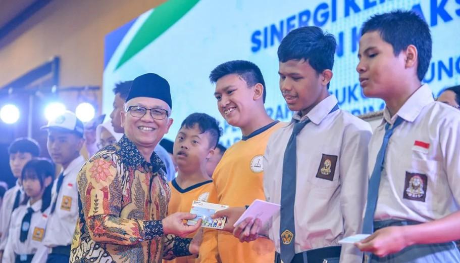 Atip Latipulhayat Minta Guru SD Biasakan Percakapan Bahasa Inggris di Kelas