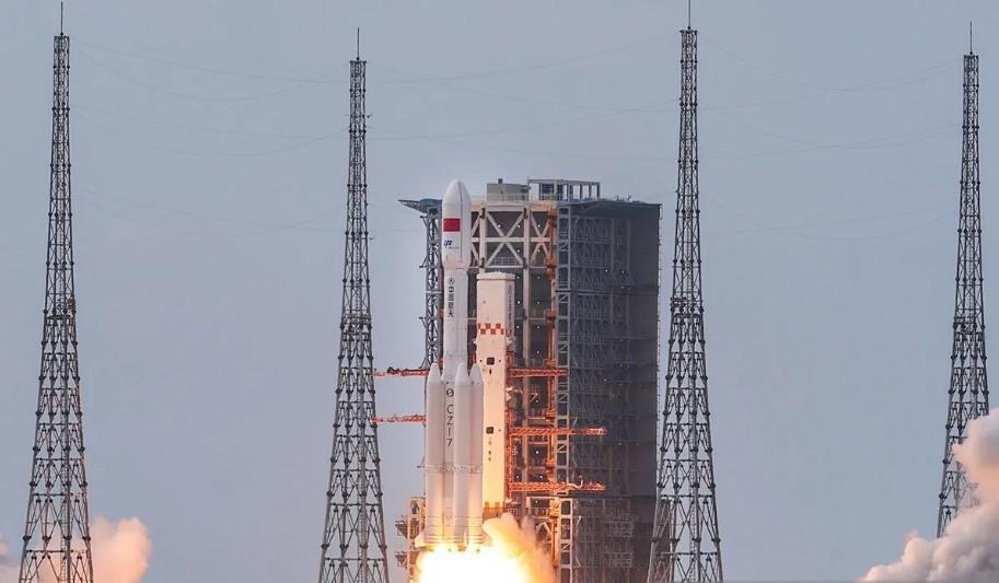China Sukses Luncurkan Tianzhou-10 untuk Kirim Pasokan ke Stasiun Antariksa Tiangong