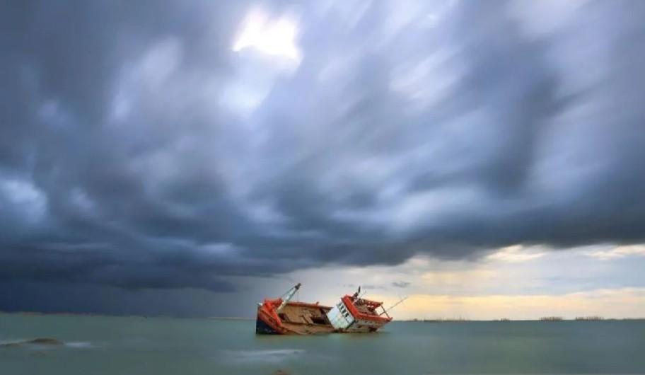 Kapal Diduga Angkut PMI Ilegal Asal Indonesia Tenggelam di Perairan Pulau Pangkor, 23 Orang Berhasil Diselamatkan