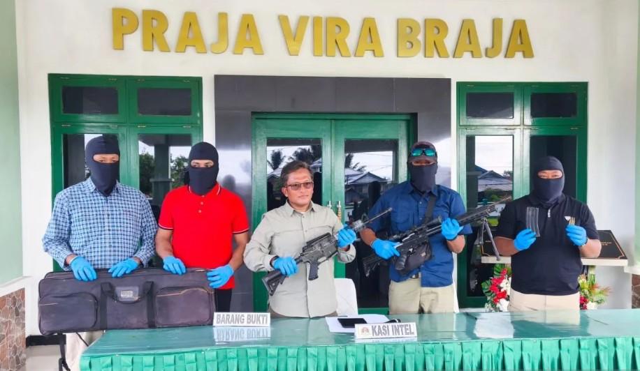 Prajurit TNI Temukan Dua Senjata Rakitan di Kontrakan Tujuh WNA China yang Diduga Terlibat Tambang Ilegal di Nabire