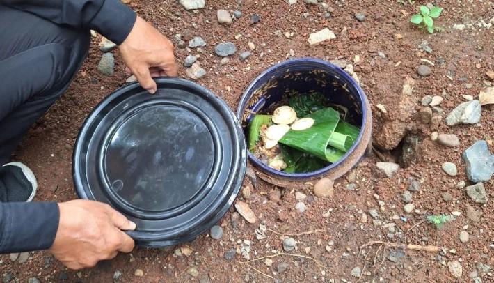 Pemkot Jaksel Bagikan Tong Biopori Jumbo untuk Edukasi Pemilahan Sampah di Pesanggrahan